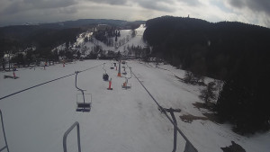 Snow park Paprsek - Lanovka - pohled dolů - 4.3.2023 v 13:48