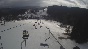 Snow park Paprsek - Lanovka - pohled dolů - 4.3.2023 v 14:13