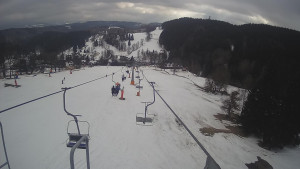 Snow park Paprsek - Lanovka - pohled dolů - 4.3.2023 v 15:08