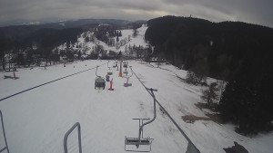 Snow park Paprsek - Lanovka - pohled dolů - 4.3.2023 v 16:03