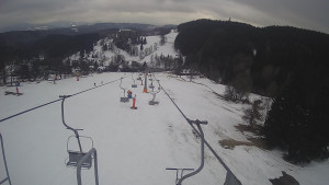Snow park Paprsek - Lanovka - pohled dolů - 4.3.2023 v 16:28