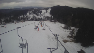 Snow park Paprsek - Lanovka - pohled dolů - 4.3.2023 v 16:48