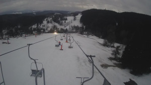 Snow park Paprsek - Lanovka - pohled dolů - 4.3.2023 v 17:53