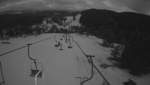 Snow park Paprsek - Lanovka - pohled dolů - 4.3.2023 v 18:03