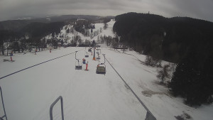 Snow park Paprsek - Lanovka - pohled dolů - 5.3.2023 v 07:48