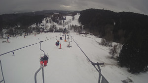 Snow park Paprsek - Lanovka - pohled dolů - 5.3.2023 v 09:53
