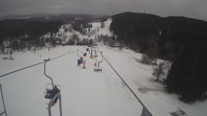 Snow park Paprsek - Lanovka - pohled dolů - 5.3.2023 v 10:28