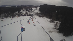 Snow park Paprsek - Lanovka - pohled dolů - 5.3.2023 v 10:38