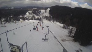Snow park Paprsek - Lanovka - pohled dolů - 5.3.2023 v 10:48