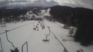Snow park Paprsek - Lanovka - pohled dolů - 5.3.2023 v 10:53