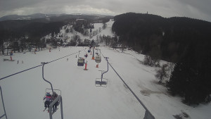 Snow park Paprsek - Lanovka - pohled dolů - 5.3.2023 v 11:13