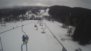 Snow park Paprsek - Lanovka - pohled dolů - 5.3.2023 v 11:18