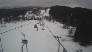 Snow park Paprsek - Lanovka - pohled dolů - 5.3.2023 v 13:08