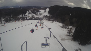 Snow park Paprsek - Lanovka - pohled dolů - 5.3.2023 v 14:23