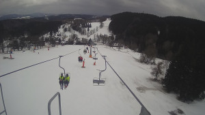 Snow park Paprsek - Lanovka - pohled dolů - 5.3.2023 v 14:38