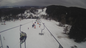 Snow park Paprsek - Lanovka - pohled dolů - 5.3.2023 v 14:43