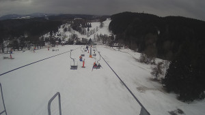 Snow park Paprsek - Lanovka - pohled dolů - 5.3.2023 v 14:48