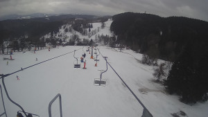 Snow park Paprsek - Lanovka - pohled dolů - 5.3.2023 v 15:48