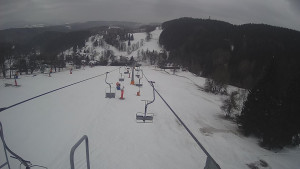 Snow park Paprsek - Lanovka - pohled dolů - 5.3.2023 v 16:13