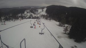 Snow park Paprsek - Lanovka - pohled dolů - 5.3.2023 v 16:23