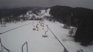 Snow park Paprsek - Lanovka - pohled dolů - 5.3.2023 v 17:13