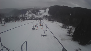 Snow park Paprsek - Lanovka - pohled dolů - 5.3.2023 v 17:23