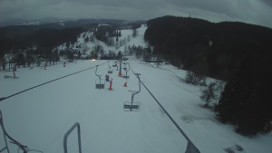 Snow park Paprsek - Lanovka - pohled dolů - 5.3.2023 v 17:38