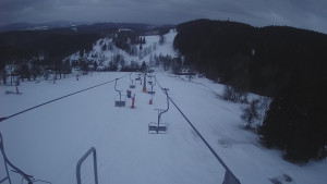 Snow park Paprsek - Lanovka - pohled dolů - 5.3.2023 v 17:48