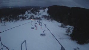 Snow park Paprsek - Lanovka - pohled dolů - 5.3.2023 v 17:53