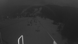 Snow park Paprsek - Lanovka - pohled dolů - 6.3.2023 v 01:33