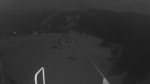 Snow park Paprsek - Lanovka - pohled dolů - 6.3.2023 v 02:18