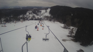 Snow park Paprsek - Lanovka - pohled dolů - 6.3.2023 v 13:00