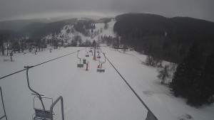 Snow park Paprsek - Lanovka - pohled dolů - 6.3.2023 v 17:00