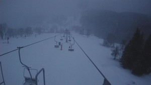 Snow park Paprsek - Lanovka - pohled dolů - 6.3.2023 v 18:10