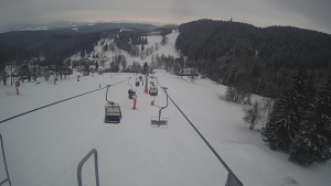 Snow park Paprsek - Lanovka - pohled dolů - 7.3.2023 v 12:55
