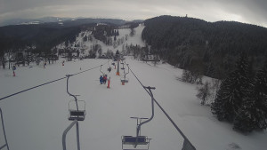 Snow park Paprsek - Lanovka - pohled dolů - 7.3.2023 v 13:55