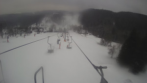 Snow park Paprsek - Lanovka - pohled dolů - 8.3.2023 v 07:00