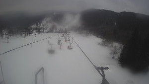 Snow park Paprsek - Lanovka - pohled dolů - 8.3.2023 v 07:15