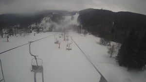 Snow park Paprsek - Lanovka - pohled dolů - 8.3.2023 v 08:20