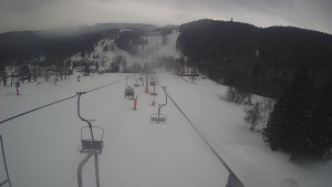 Snow park Paprsek - Lanovka - pohled dolů - 8.3.2023 v 08:25