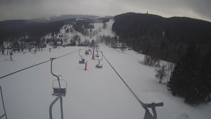 Snow park Paprsek - Lanovka - pohled dolů - 8.3.2023 v 08:35