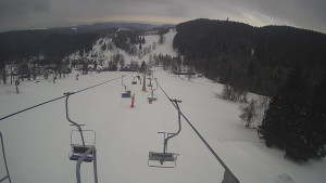 Snow park Paprsek - Lanovka - pohled dolů - 8.3.2023 v 08:55