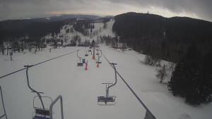 Snow park Paprsek - Lanovka - pohled dolů - 8.3.2023 v 09:05
