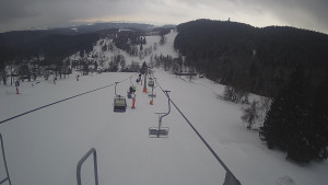 Snow park Paprsek - Lanovka - pohled dolů - 8.3.2023 v 09:10