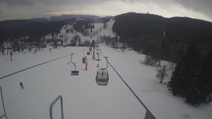 Snow park Paprsek - Lanovka - pohled dolů - 8.3.2023 v 09:15