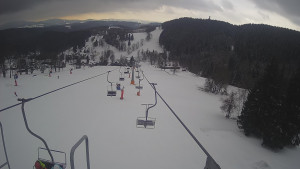 Snow park Paprsek - Lanovka - pohled dolů - 8.3.2023 v 09:45
