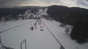 Snow park Paprsek - Lanovka - pohled dolů - 8.3.2023 v 09:50