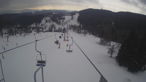Snow park Paprsek - Lanovka - pohled dolů - 8.3.2023 v 09:55