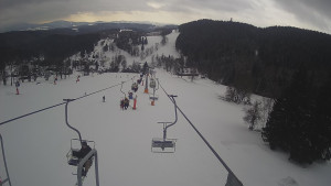 Snow park Paprsek - Lanovka - pohled dolů - 8.3.2023 v 10:00