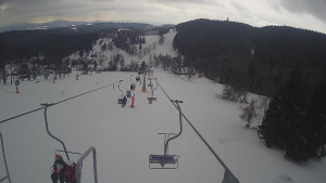 Snow park Paprsek - Lanovka - pohled dolů - 8.3.2023 v 10:25
